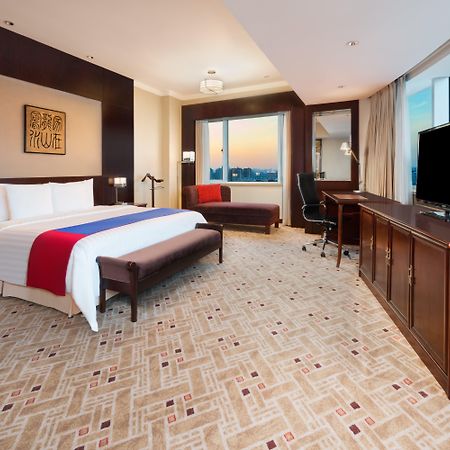Crowne Plaza Shanghai Pudong By Ihg Exterior photo