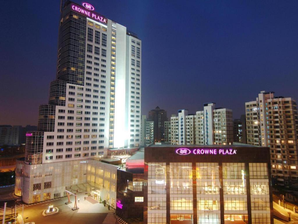 Crowne Plaza Shanghai Pudong By Ihg Exterior photo