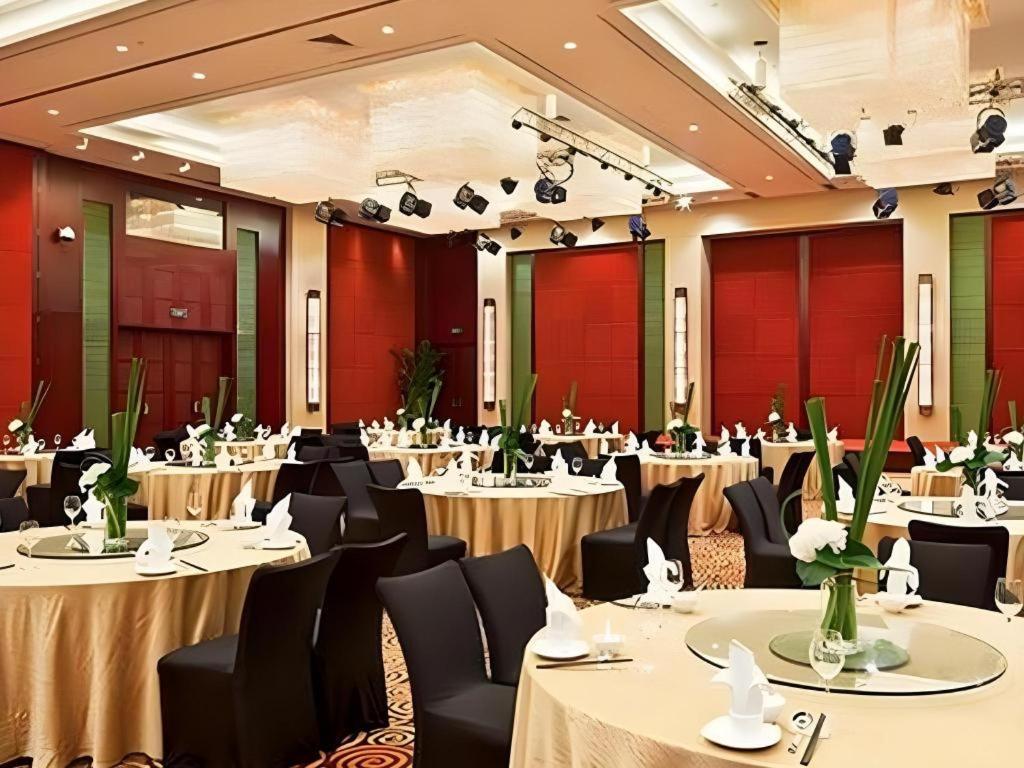 Crowne Plaza Shanghai Pudong By Ihg Exterior photo