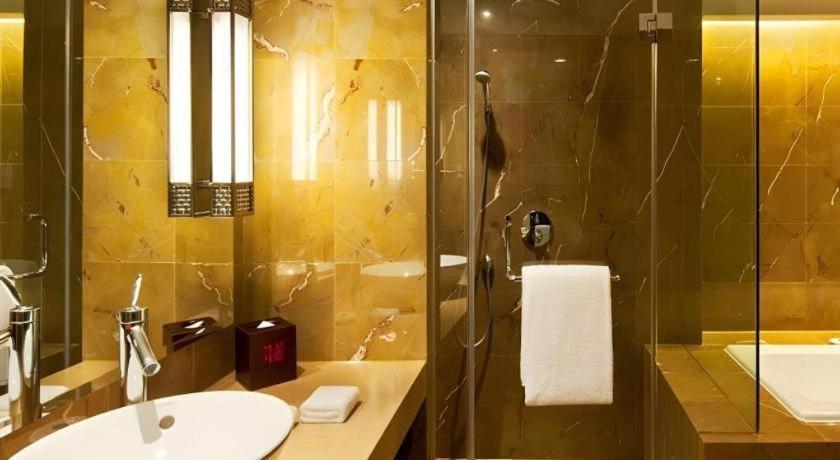Crowne Plaza Shanghai Pudong By Ihg Exterior photo
